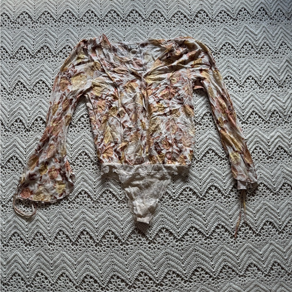 NWOT Free People Everything’s Rosy Bodysuit Lace V-Neck Bohemian Floral Flowy